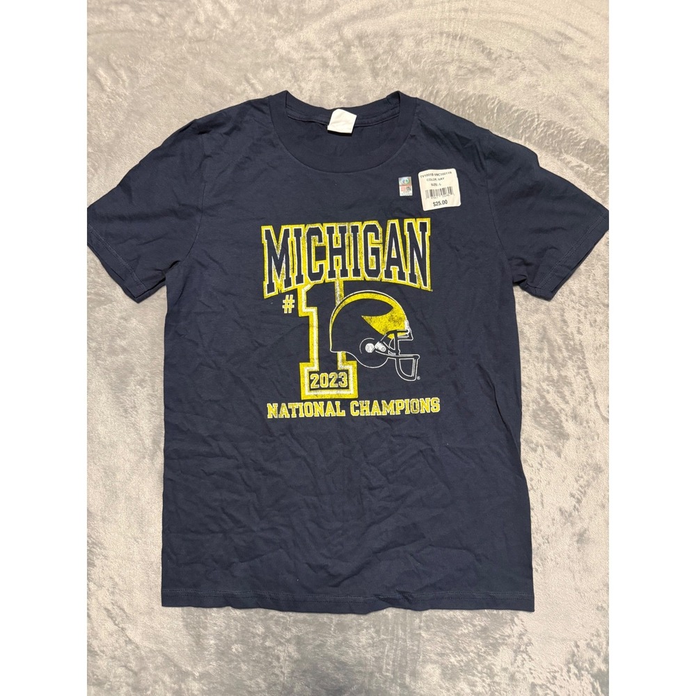 Michigan T-Shirt Mens Large Navy 2023 National Champions Football Graphic Tee